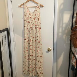 Lucky brand floral maxi dress. Fits like a small! Pockets 💕